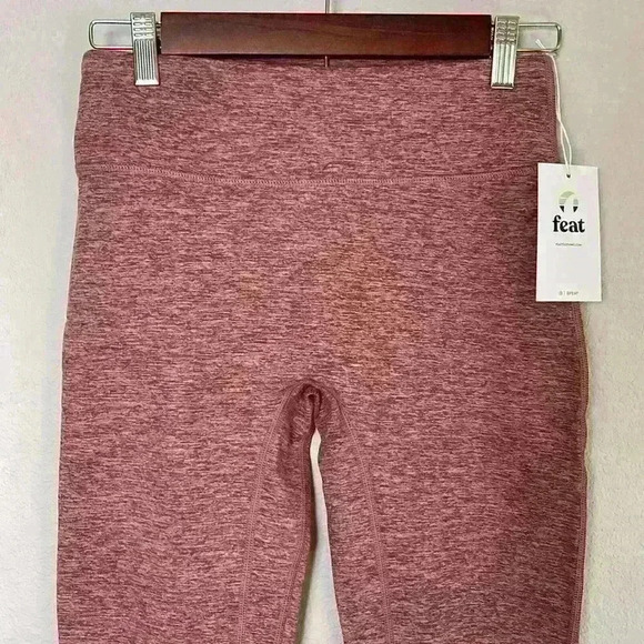 Feat Solace Leggings in GogiBerry Women’s Size Small - Picture 4 of 8